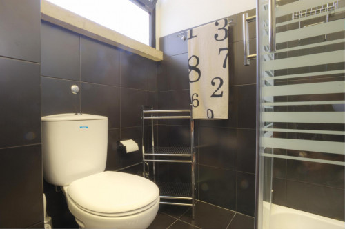 Double bedroom in a cool and refurbished apartment in Alcântara