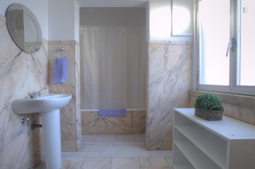 Double bedroom in a cool and refurbished apartment in Alcântara  - Gallery -  5