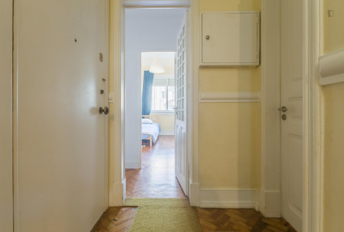 Single bedroom in 6-bedroom apartment