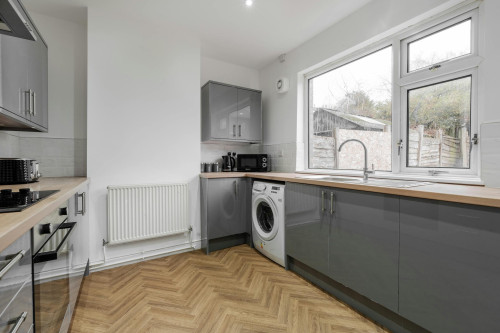 MacDonald Avenue, Farnworth - Gallery - 6