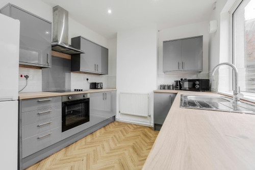 MacDonald Avenue, Farnworth  - Gallery -  5