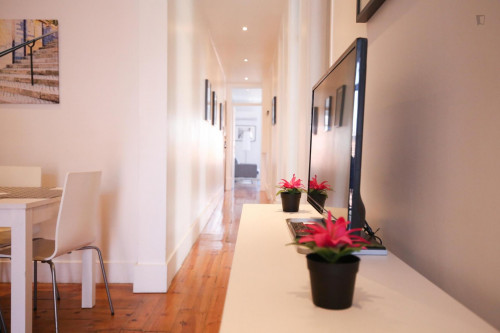 Very Nice single bedroom in Arroios, near the metro