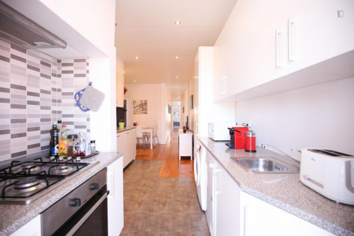 Very Nice single bedroom in Arroios, near the metro