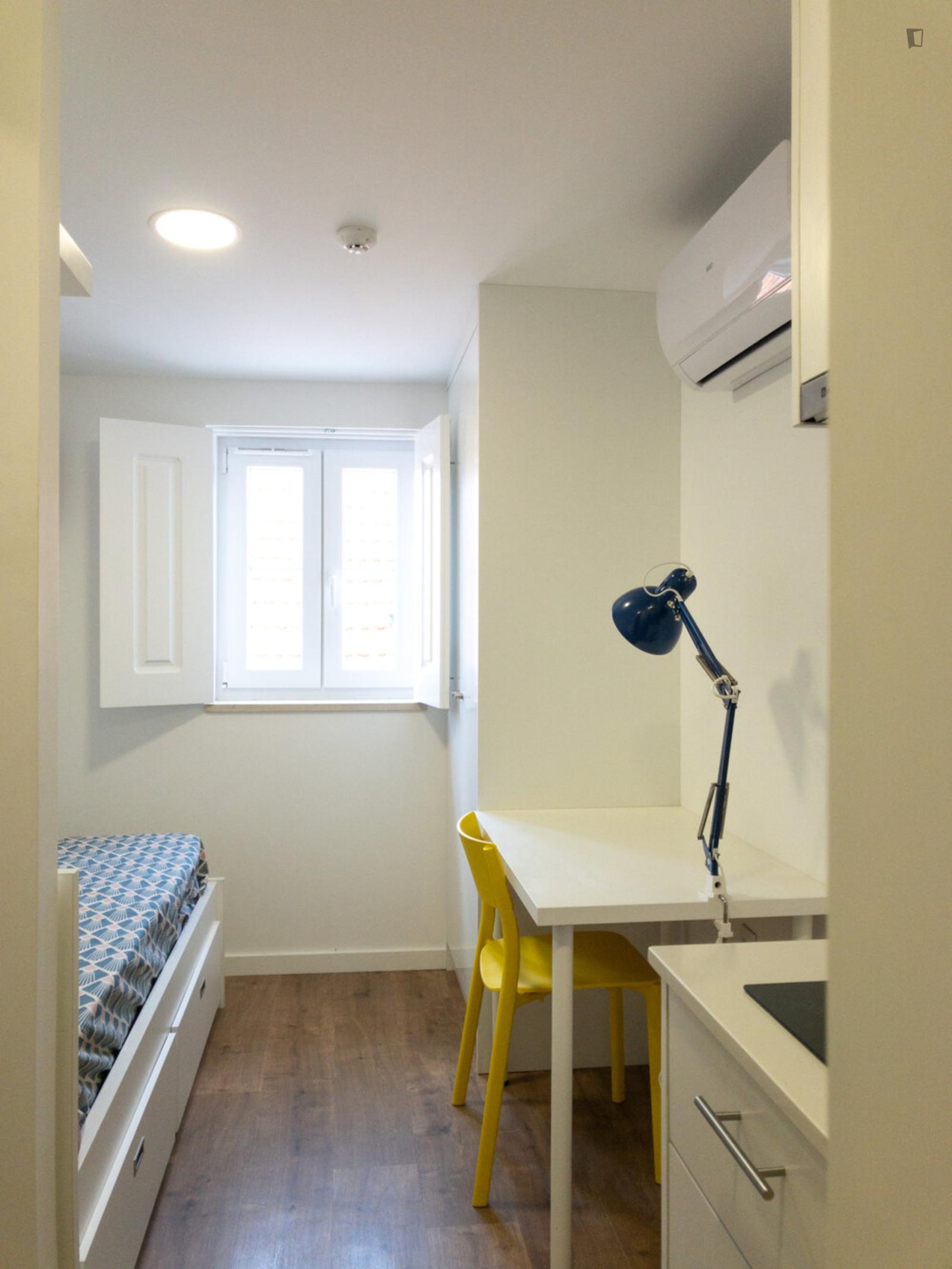 Cute Studio In Popular Alta Universitária - Cute studio in popular Alta Universitária - Gallery - 1