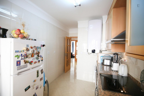 Single Room in Costa da Caparica, 800 mt from the beach and 100 mt from Park - Gallery - 8