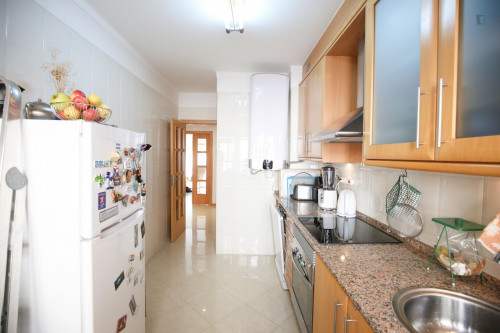 Single Room in Costa da Caparica, 800 mt from the beach and 100 mt from Park - Gallery - 7
