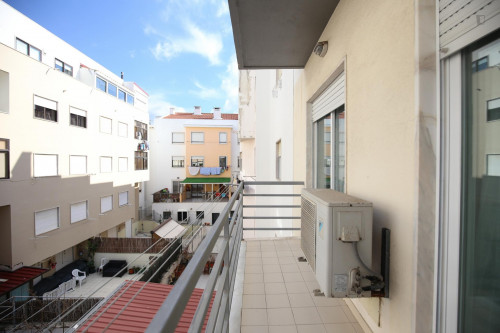 Single Room in Costa da Caparica, 800 mt from the beach and 100 mt from Park - Gallery - 19