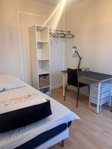 Fully-furnished and equipped shared flat