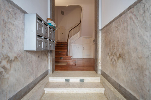 Nice 4-bedroom apartment close to Alameda