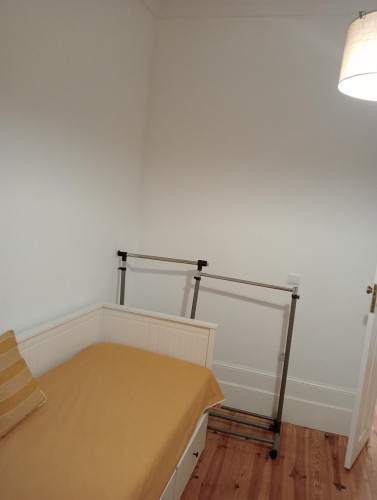 Friendly bedroom in Celas area