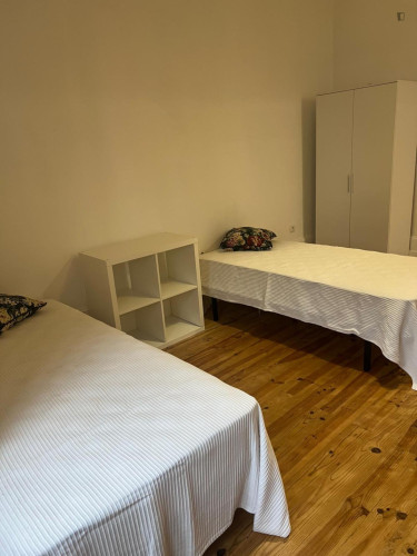 Pleasant twin bedroom in a 5-bedroom flat