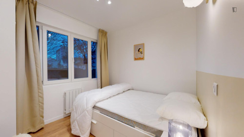 Comfy double ensuite bedroom in Montreuil