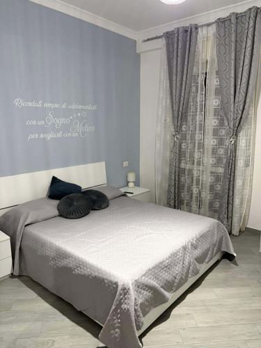 Room in Via Randazzo, Catania with 5 bedrooms