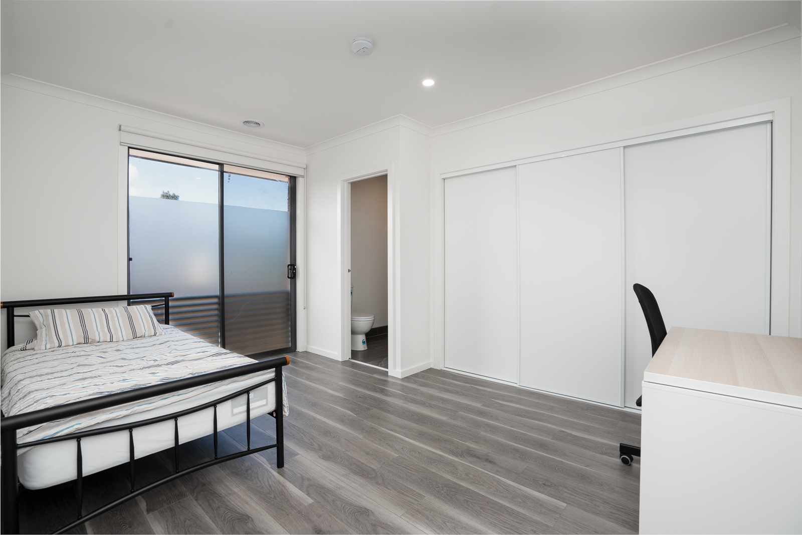 846 Blackburn Road - Gallery - 8