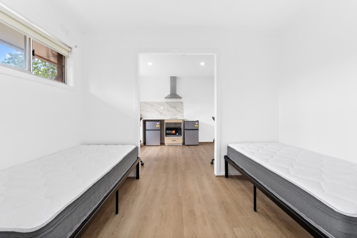  Twin Room With Kitchen & Bathroom  -  44 Batesford Road  - Gallery -  6