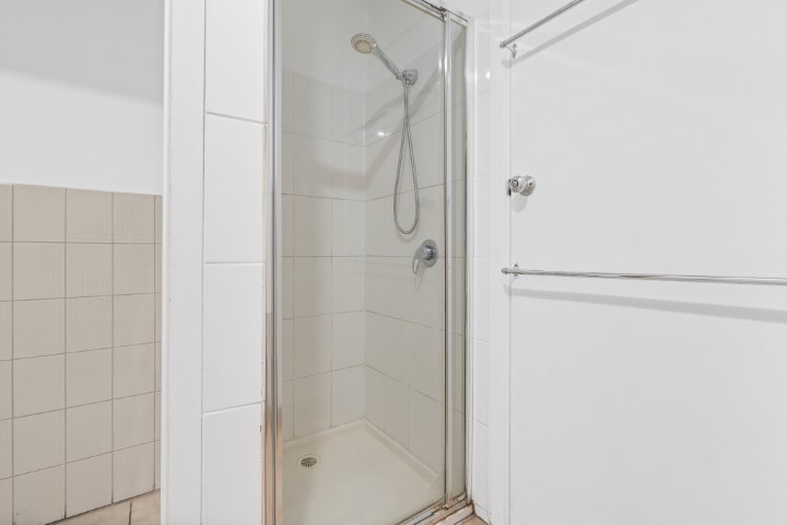  Twin Room With Kitchen & Bathroom  -  44 Batesford Road  - Gallery -  2