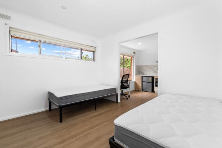  Twin Room With Kitchen & Bathroom  -  44 Batesford Road  - Gallery -  1
