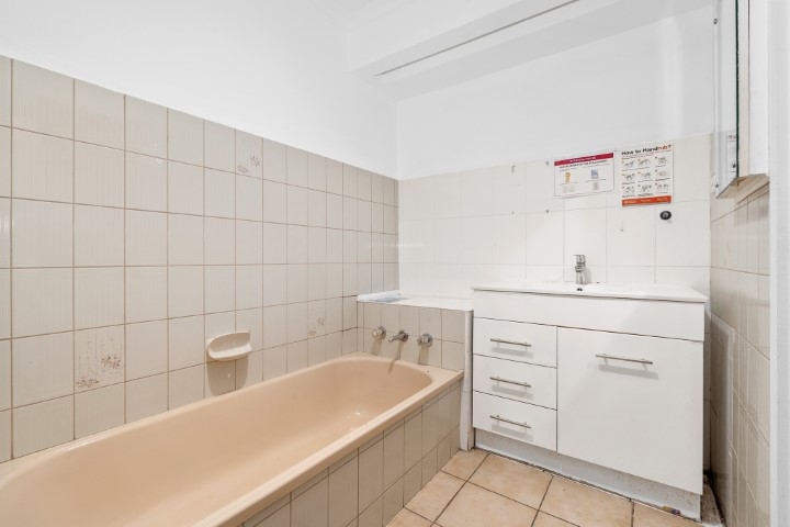  Twin Room With Kitchen & Bathroom  -  44 Batesford Road  - Gallery -  3