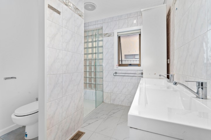 Single Room Ensuite  -  74 Railway Parade  - Gallery -  3
