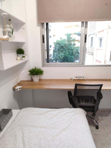 Room in Calle Pedro Antonio de Alarcón, Granada for 90 m² with 5 bedrooms
