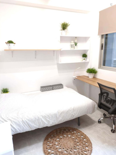 Room in Calle Pedro Antonio de Alarcón, Granada for 90 m² with 5 bedrooms