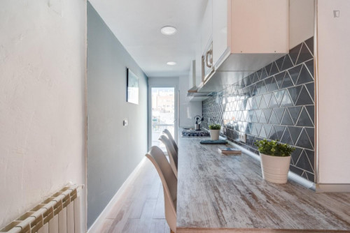 Cute double bedroom in a 4-bedroom apartment near Parque Agustín Rodríguez Sahagún