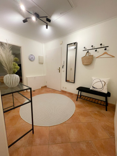 Perfect and awesome suite in Norderstedt/Stilvolle, frisch renovierte und möblierte 2-Zimmer- Wohnung in zentraler Lage zu HH