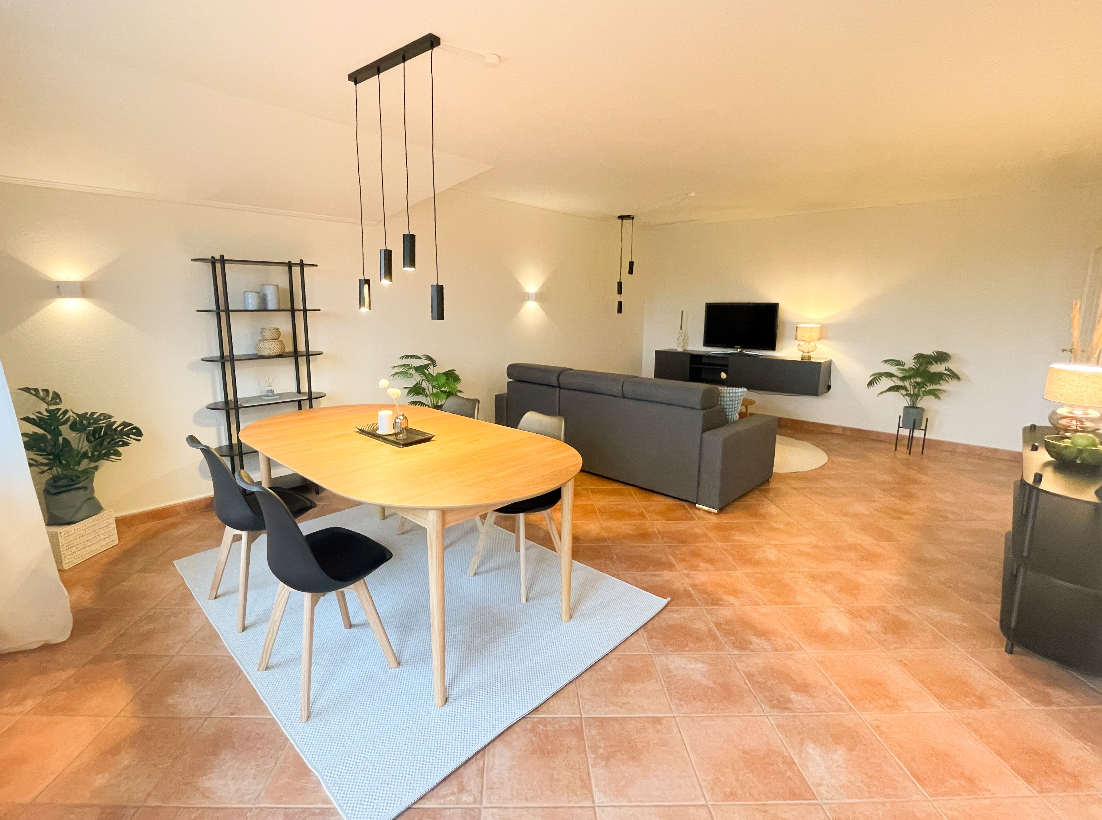 Perfect And Awesome Suite In Norderstedt/Stilvolle, Frisch Renovierte Und Möblierte 2-Zimmer- Wohnun - 4
