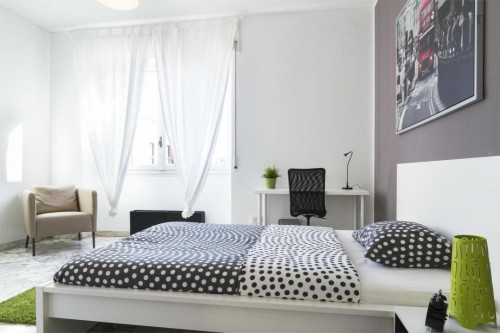 Modern double bedroom in a 3-bedroom apartment near Sondrio metro station