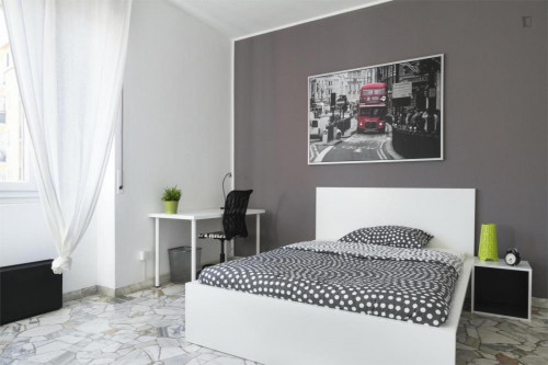 Modern double bedroom in a 3-bedroom apartment near Sondrio metro station