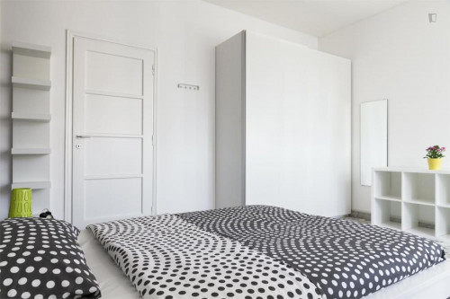 Modern double bedroom in a 3-bedroom apartment near Sondrio metro station