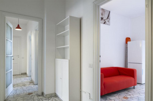 Modern double bedroom in a 3-bedroom apartment near Sondrio metro station - Gallery - 11
