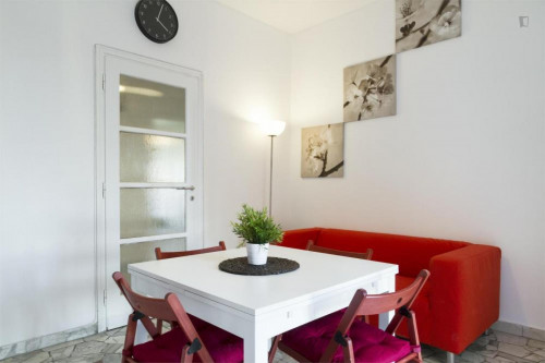 Modern double bedroom in a 3-bedroom apartment near Sondrio metro station - Gallery - 6