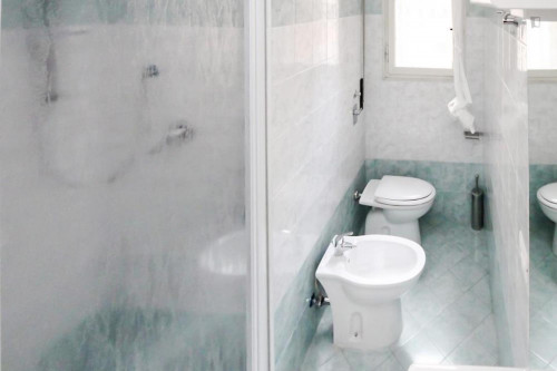 Alluring double bedroom near Sondrio metro station - Gallery - 6