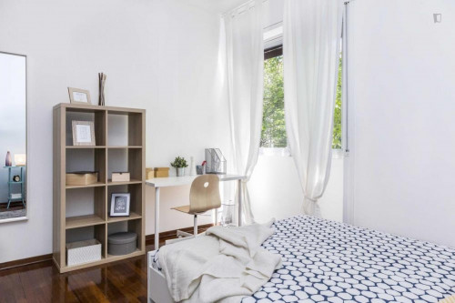 Modern double bedroom in a 5-bedroom apartment near De Angeli metro station