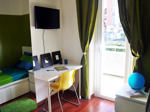 Cozy single bedroom in a 5-bedroom apartment near Gambara metro station - Gallery - 13