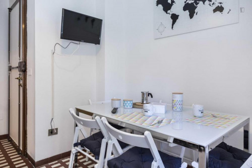 Cool double bedroom in a 5-bedroom apartment near De Angeli metro station  - Gallery -  5