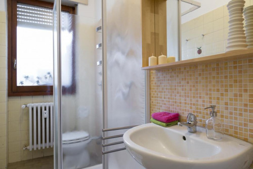Modern double bedroom in a 5-bedroom apartment near Lambrate FS metro station - Gallery - 9