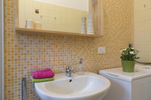 Modern double bedroom in a 5-bedroom apartment near Lambrate FS metro station - Gallery - 8