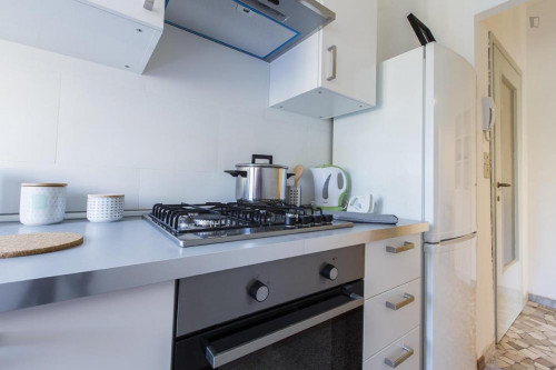 Homely double bedroom in a 3-bedroom apartment near Gambara metro station  - Gallery -  5
