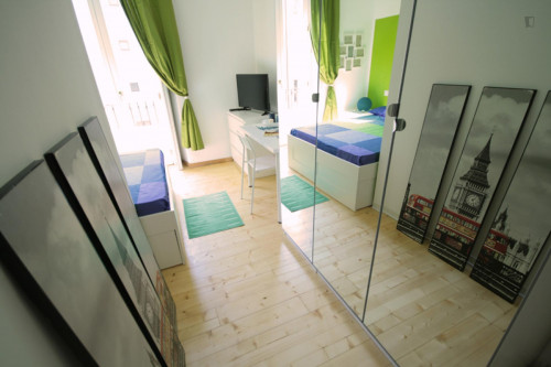 Fantastic double bedroom in a 5-bedroom apartment near Milano Repubblica train station - Gallery - 20