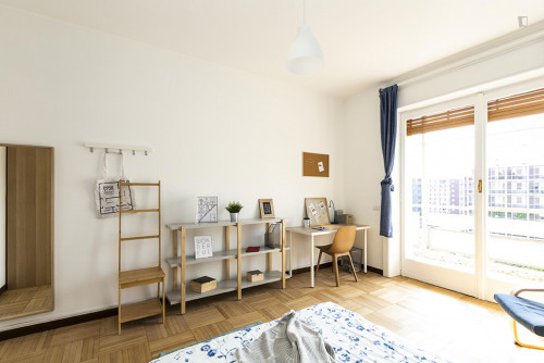 Lovely double bedroom near Giardino Cassina de Pomm