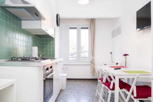 Cozy double bedroom in a 5-bedroom apartment near Parco Monte Stella  - Gallery -  5