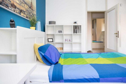 Cozy double bedroom in a 5-bedroom apartment near Parco Monte Stella