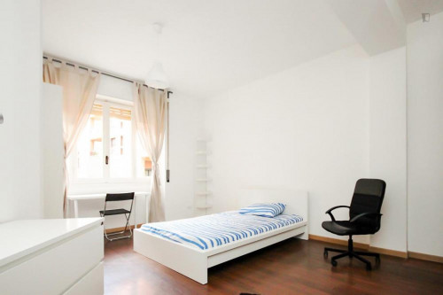 Cozy double bedroom near Sondrio metro station