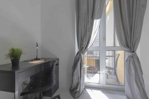 Alluring double bedroom in a 5-bedroom apartment in Calvairate