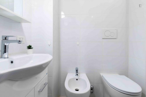 Alluring double bedroom in a 5-bedroom apartment in Calvairate - Gallery - 6