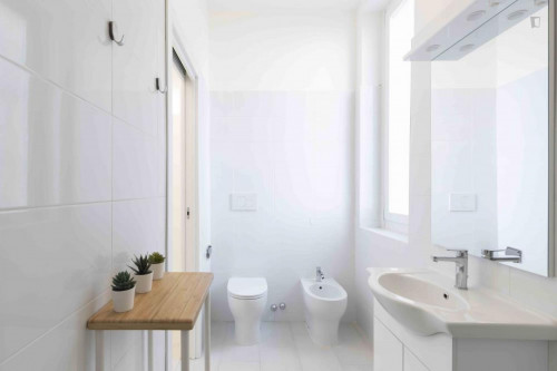Alluring double bedroom in a 5-bedroom apartment in Calvairate - Gallery - 8