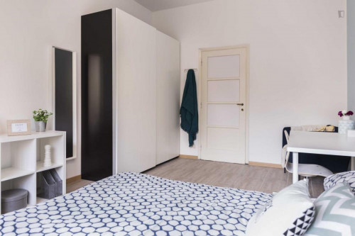Comfy double bedroom in a 3-bedroom apartment near Sondrio metro station