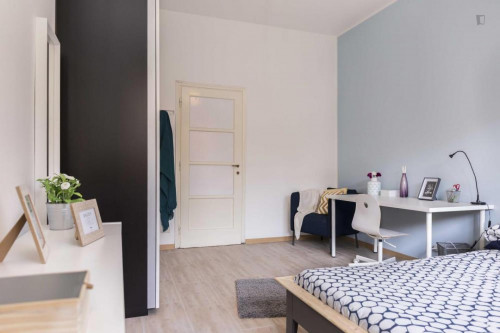 Comfy double bedroom in a 3-bedroom apartment near Sondrio metro station